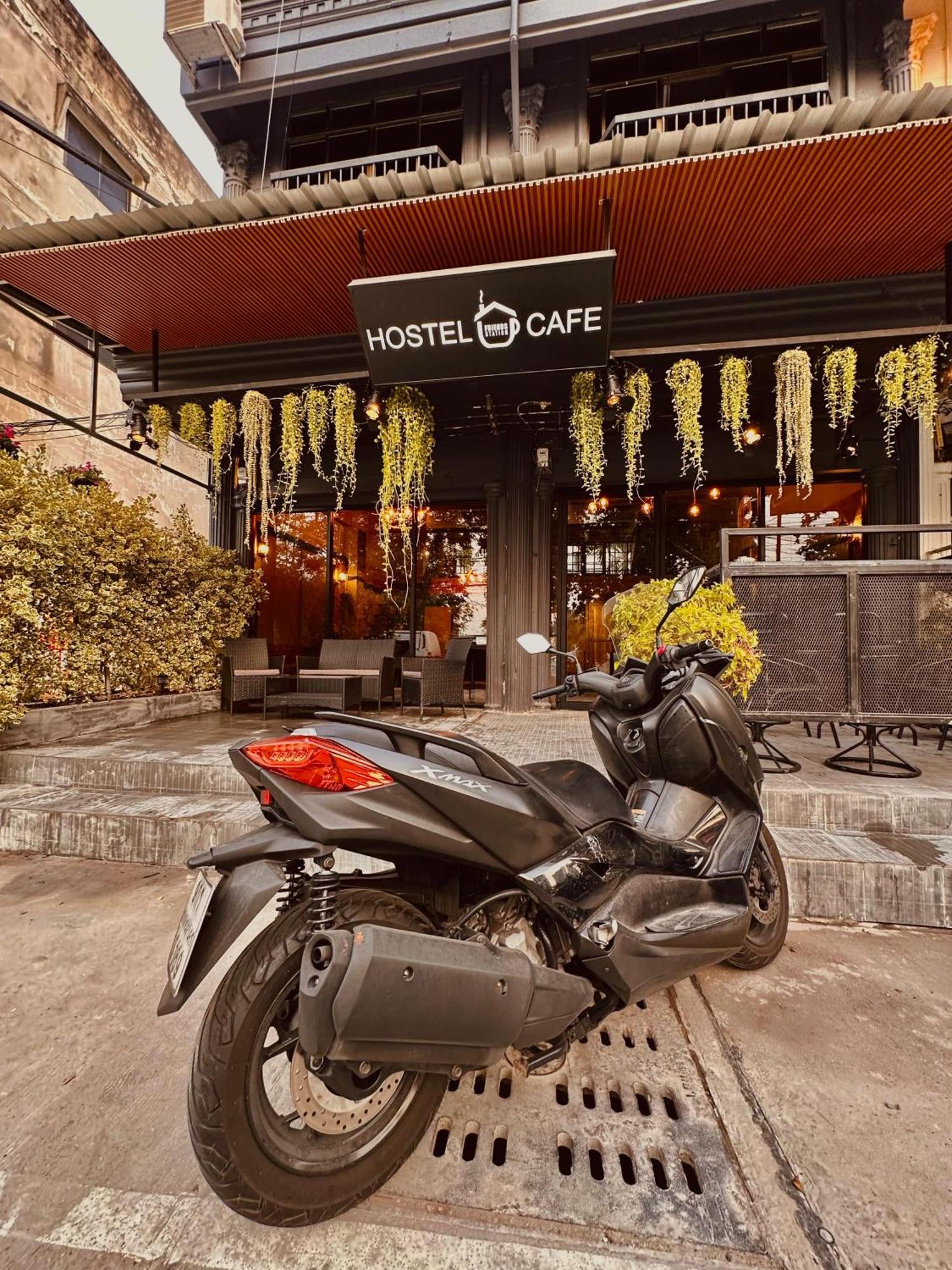 Hostel Friends Station & Cafe Pattaya Esterno foto